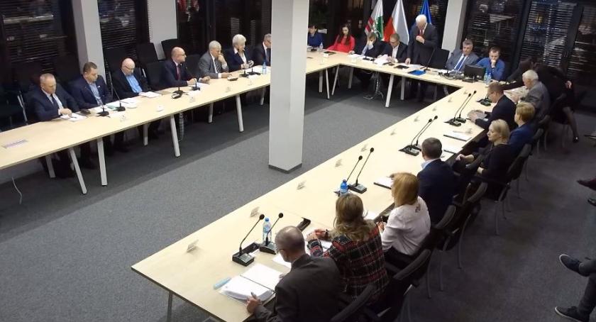 Na żywo – uchwalają budżet powiatu