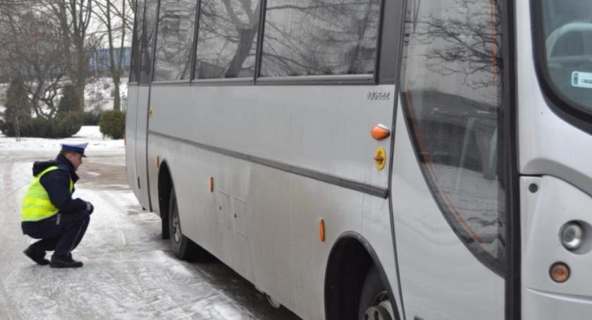 Kontrole autokarów przed feriami – sprawdź zasady
