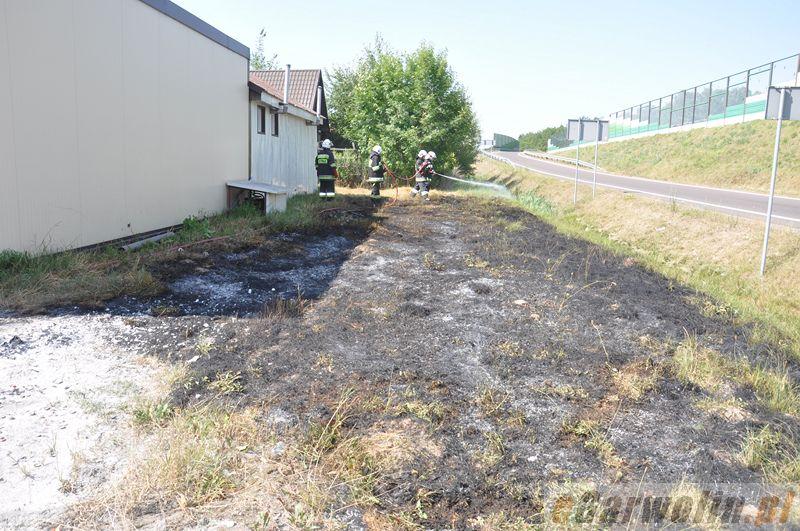 Pożar trawy w Miętnem i słomy w Chęcinach