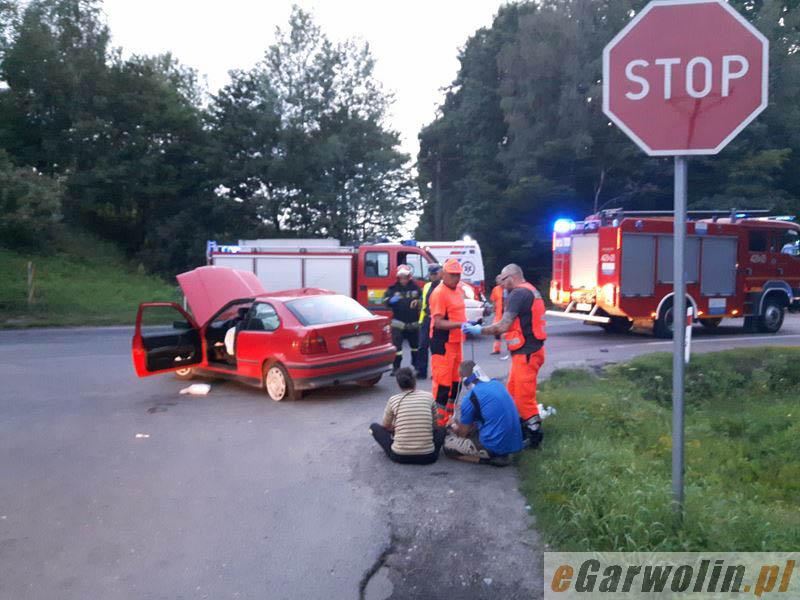 Wypadek na DK17: w szpitalu kierowca BMW i motocyklista