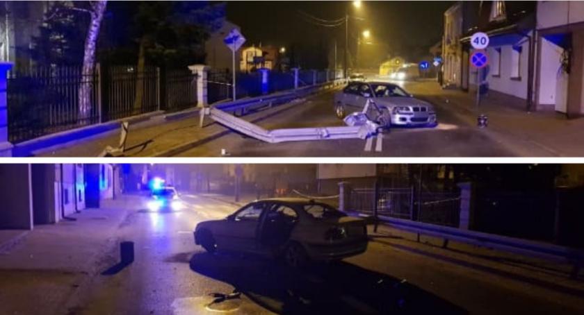 Wypadek na Długiej – bmw uszkodziło bariery i słup energetyczny