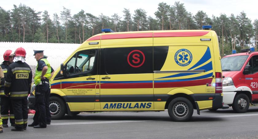 Wypadek – zaczepił pieszą lusterkiem, przejechał po nodze 