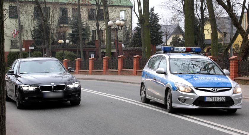 Nietrzeźwi kierowcy i piraci drogowi – 13 praw jazdy w rękach policji