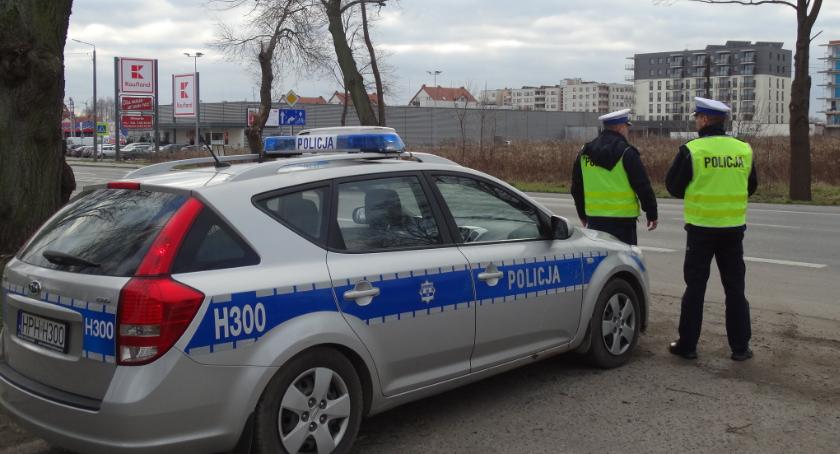 Mandaty, punkty karne i zatrzymane prawa jazdy 