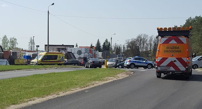 91-letni kierowca wymusił pierwszeństwo – Wypadek na skrzyżowaniu DK76 i DW 801 