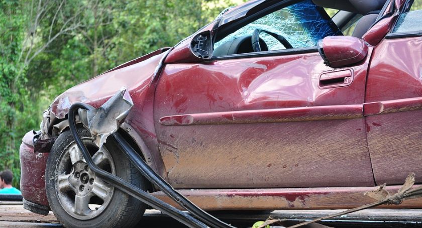 Wypadek – Zderzenie ciężarówki z osobówką – W aucie 3 dzieci