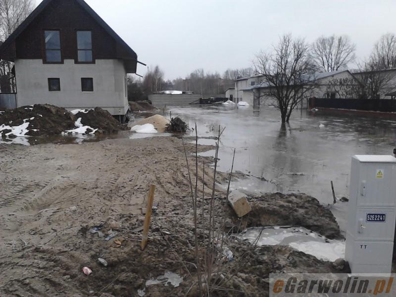 Wyrwana zastawka przyczyną zalania przy Wiejskiej