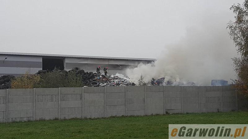 Płonie wysypisko śmieci w Lucinie. Pożar gasi 30 zastępów straży