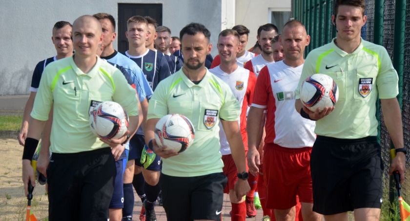 Wilga wygrywa derby i zostaje w IV lidze!
