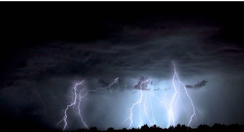 Uwaga, ostrzeżenie! Silne burze, miejscami z gradem – Alert RCB
