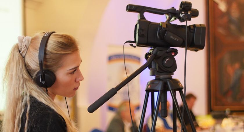 Mieszkańcy ściągają telewizję – Przyjdź, przekaż dalej