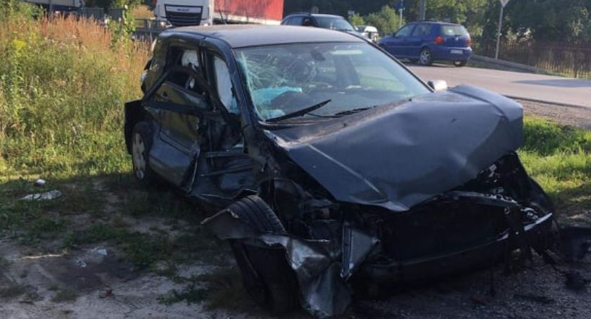 Wypadek – Nietrzeźwy 19-latek uderzył w bariery 