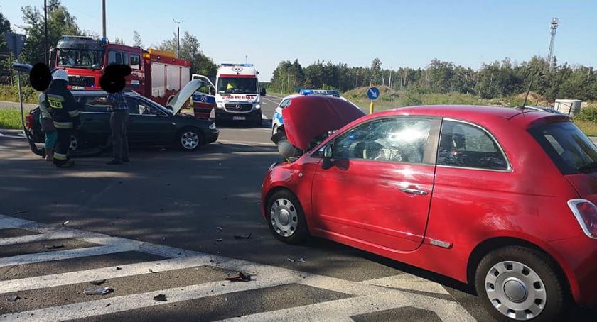 Kolizja samochodów na skrzyżowaniu w Wildze 