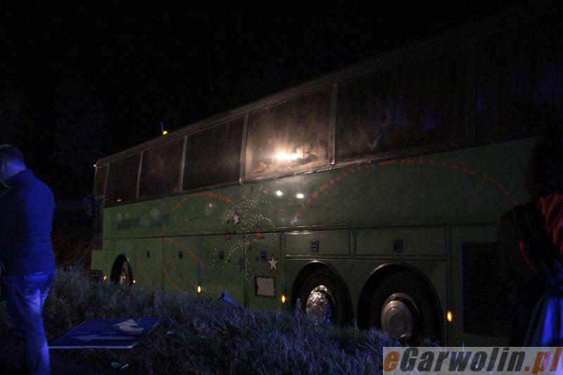 S17: Wypadek autokaru na zjeździe z obwodnicy Garwolina