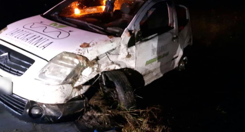 Kolizja przy Shellu – Citroen w rowie
