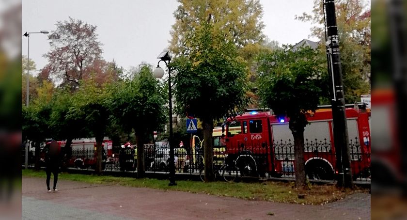 Potrącenie na pasach przy kościele – Poszkodowana w wypadku w szpitalu