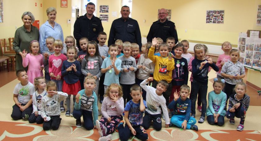 Policjanci i sokiści z wizytą w przedszkolu