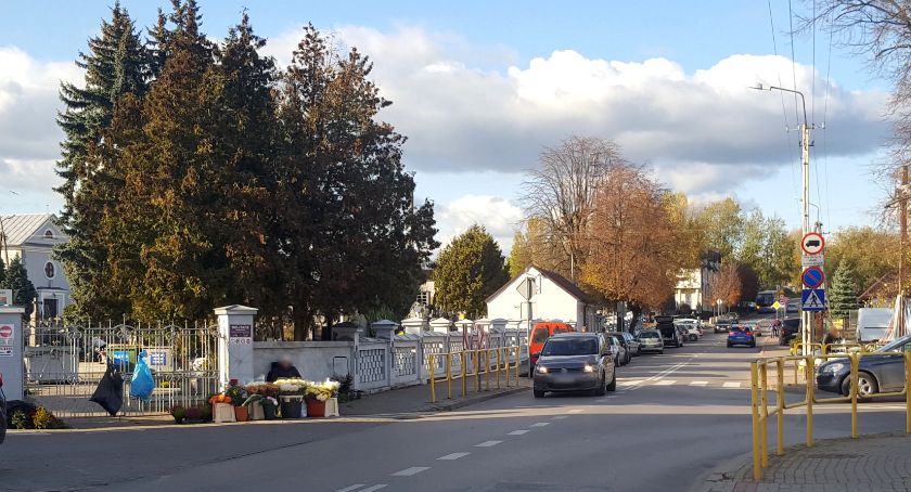 Zmiana organizacji ruchu przy cmentarzu