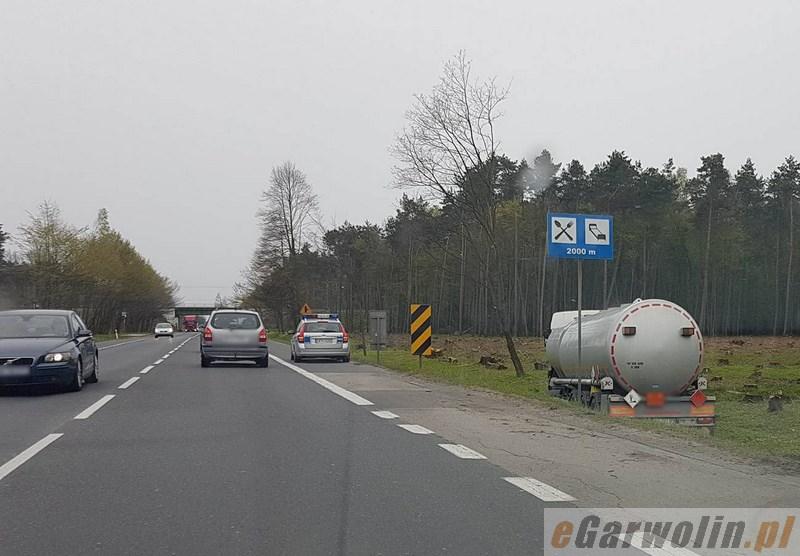 DK 17: cysterna w rowie