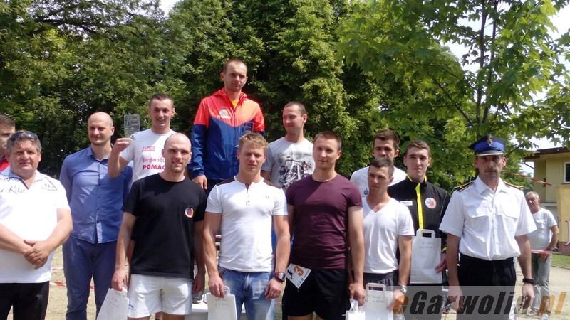 Puchar Polski PSP w rękach Łukasza Świesiulskiego