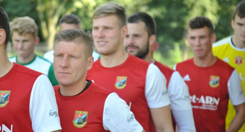 Gac: Obrączka na wieszaku