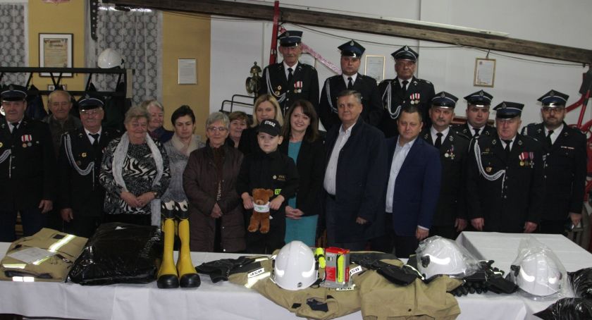 Nowe mundury dla OSP Leszczyny
