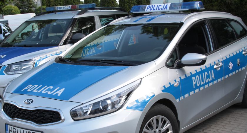 Kierowca uciekał pieszo, pasażer chciał odjechać – Obaj byli pijani