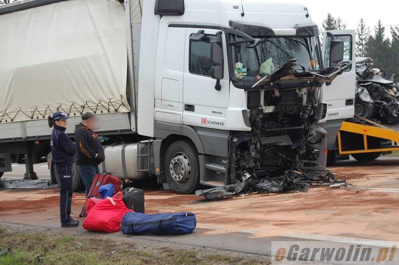 Wypadek na S17: Nie żyją 4 osoby. Droga zablokowana