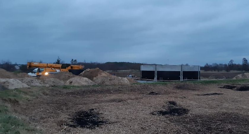 Stawiają reaktor i zbiorniki – Prace w Maciejowicach postępują