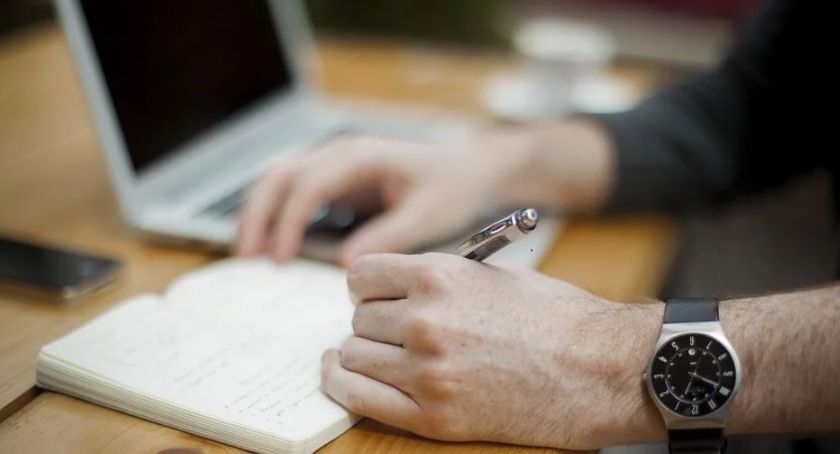 Jak wygląda fałszywy mail o kontroli skarbowej? Uwaga na oszustów!