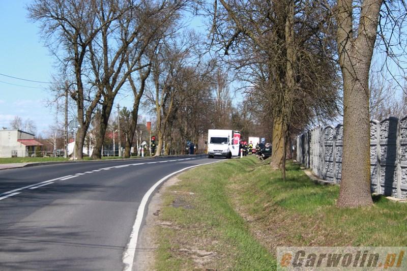 Gm. Borowie: zjechał do rowu i uderzył w mostek