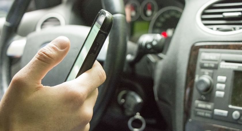 Prowadzisz? Odłóż telefon! – Trwa policyjna akcja 