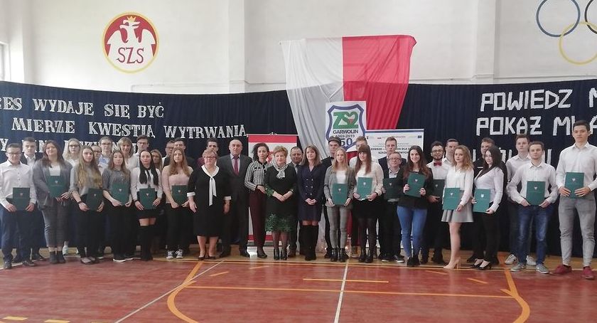 Najlepsi uczniowie subregionu ze stypendium marszałka
