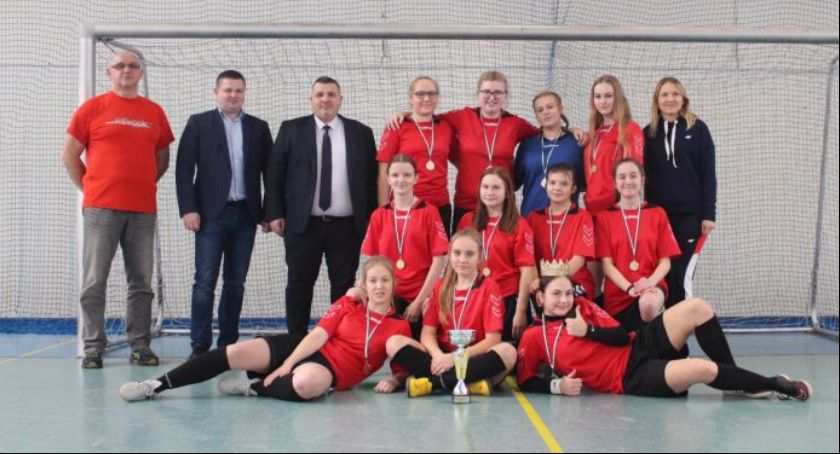 Turniej Piłki Nożnej Halowej Dziewcząt w Sobolewie