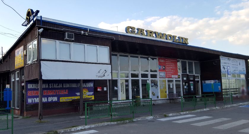 Nagi mężczyzna szedł przez miasto – Co wydarzyło się na dworcu PKS?