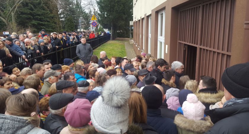 Tłumy czekają na głowę państwa