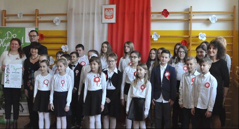 Uczniowie z Mariańskiego Porzecza w ogólnopolskim konkursie Do hymnu