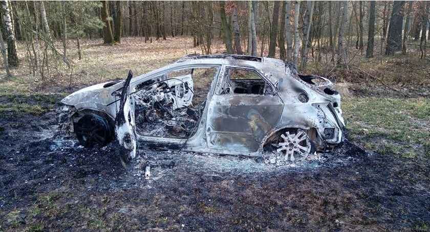 W lesie spłonęło auto – Wcześniej brało udział w kolizji