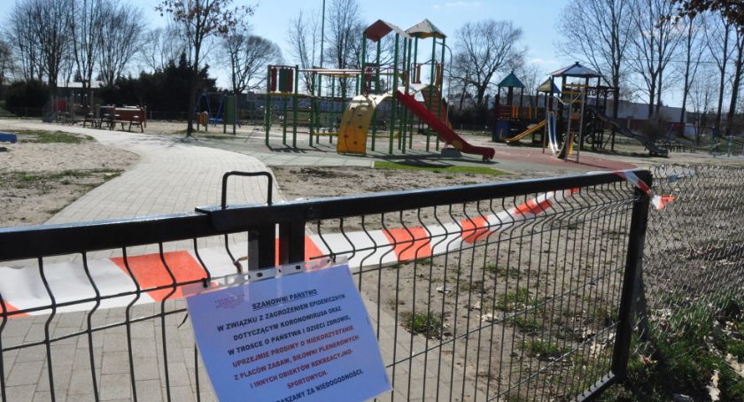 Place zabaw i siłownie plenerowe zamknięte