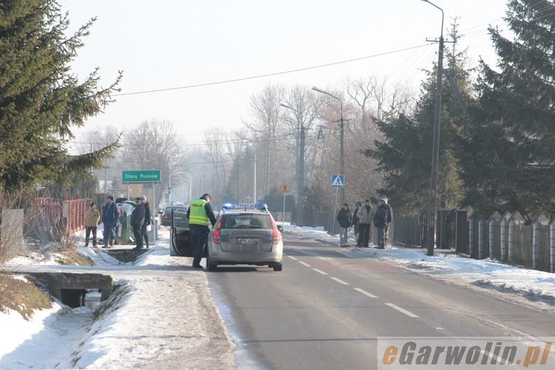 Wypadek w Nowym Puznowie: kierowca opla w szpitalu