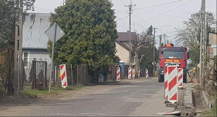 Remontują ulicę Długą w Sobolewie