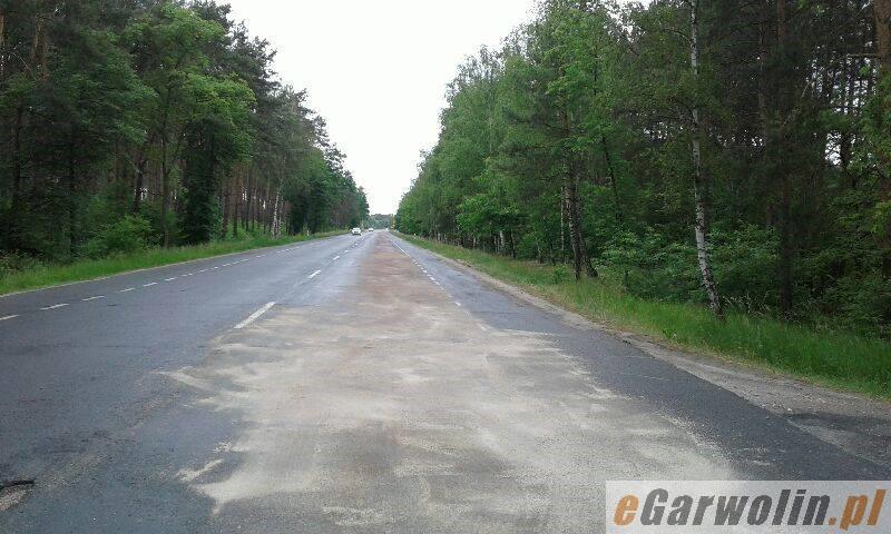 Z ciężarówki wyciekł olej napędowy! DW 801 w Wildze zablokowana!