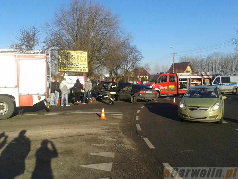 Wypadek i utrudnienia na skrzyżowaniu w Woli Rębkowskiej