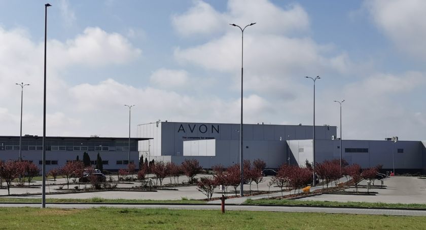 Avon będzie zwalniał ludzi? – Sprzeciw pracowników wobec działań firmy