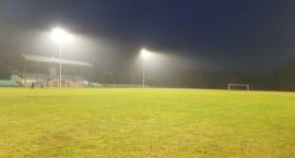 Boisko na stadionie już oświetlone!