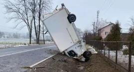 Bus stanął w pionie! Poważny wypadek na drodze krajowej!