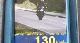 Motocyklistka pędziła 130 km/h w zabudowanym! Najwyższy mandat to nie wszystko!