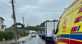 Efekt domina w Borowiu: iveco uderzyło w audi, audi w pieszą