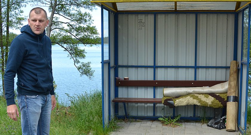 Kradzież ławek w Sominach i porzucone śmieci