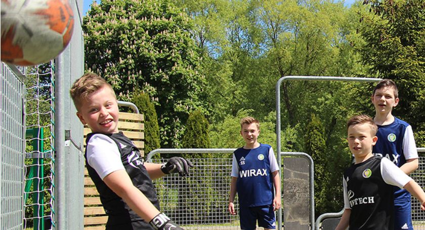 Wielofunkcyjne boisko sportowe w Tuchomiu